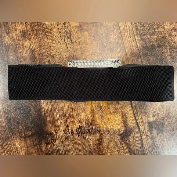 Rhinestone women’s stretch belt. Size: 28”. - Picture 4 of 11